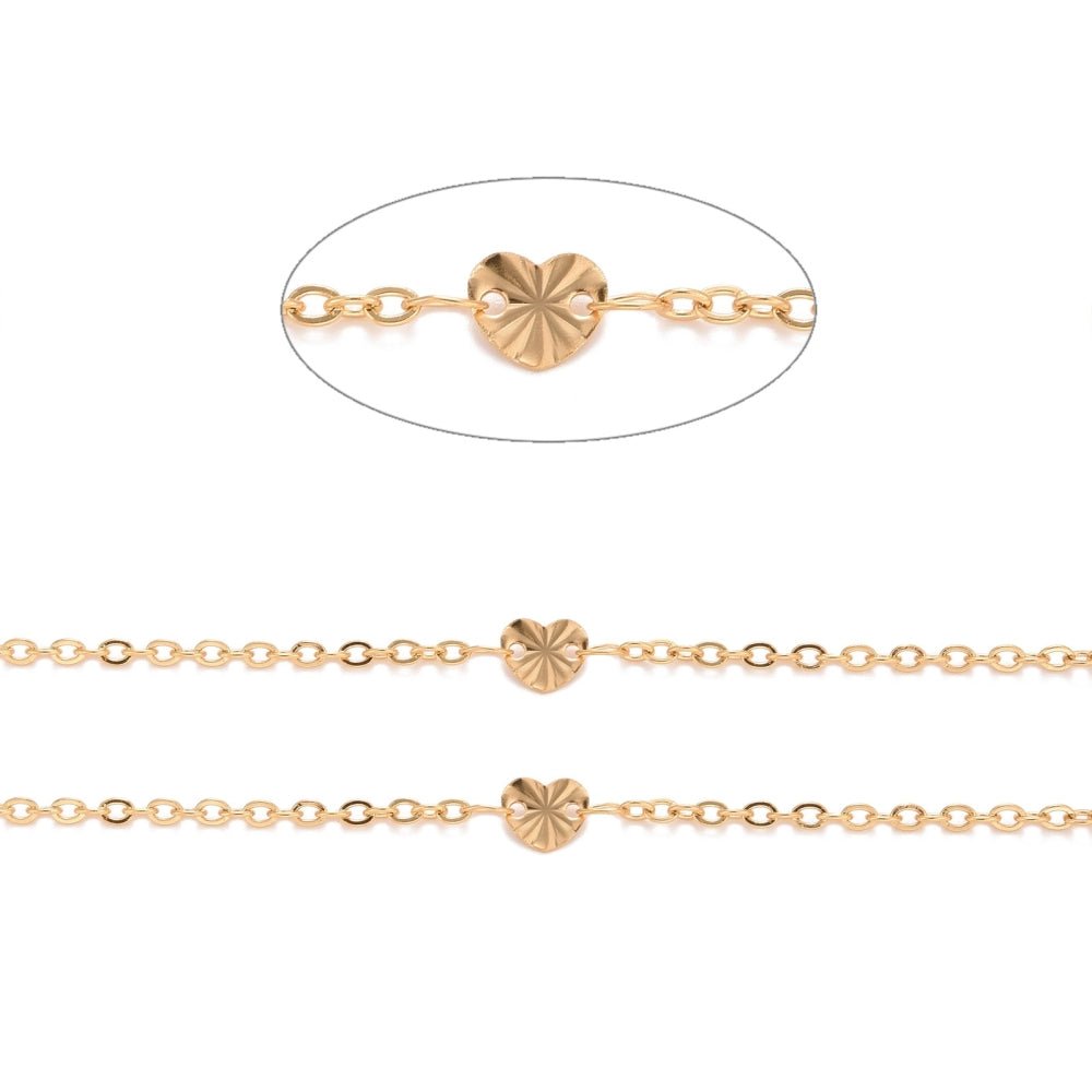 Vandfast Kæde Med Hjerteled – 18K Forgyldt Stål (2x3mm, Hjerte 6x6,5mm) 1m - Uniq Perler -