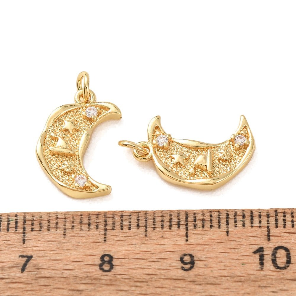 Vandfast Måne Og Stjerne Vedhæng Med Zirkonia – 18K Forgyldt Messing (15x10mm) - Uniq Perler - 125742