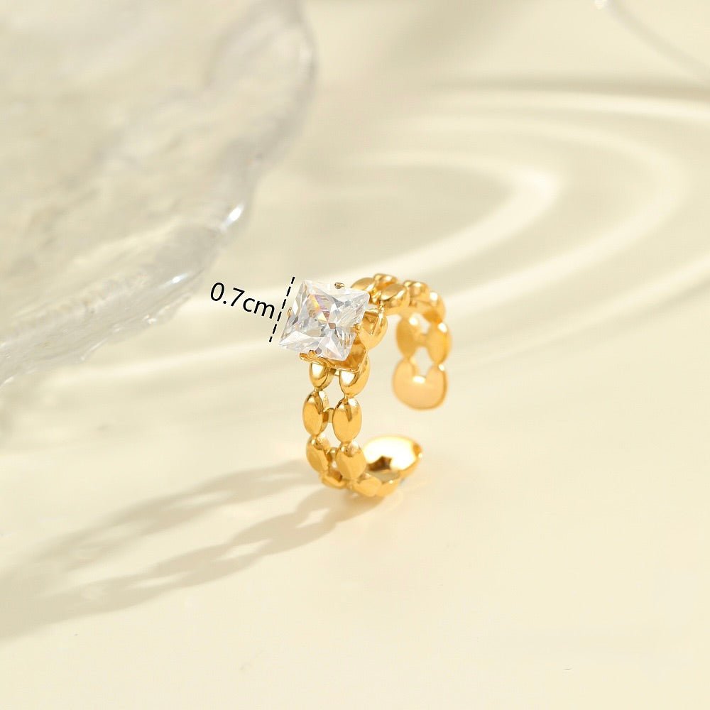 Vandfast Og Regulerbar ring med zirkonia – forgyldt - Uniq Perler -