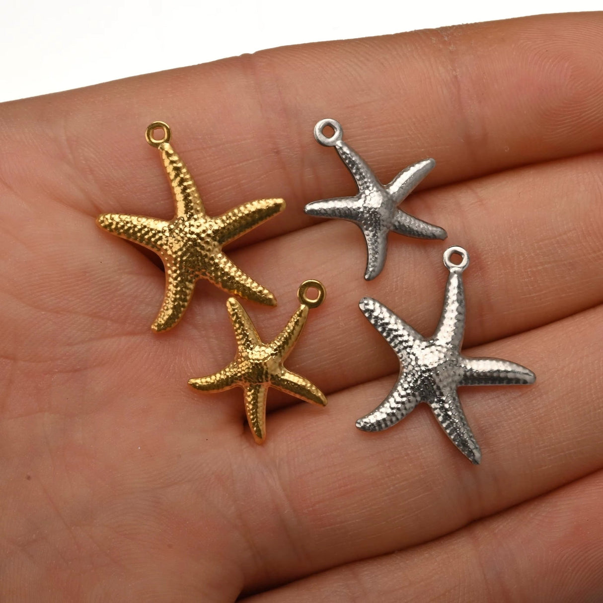 Vandfast Søstjerne Vedhæng - 18K Forgyldt Stål (15mm) - Uniq Perler - 536348