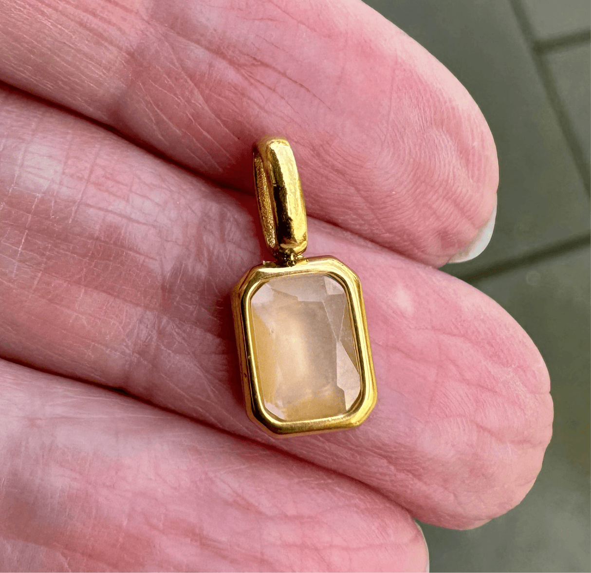 Vandfast Vedhæng Med Månesten - 18K Forgyldt Stål (12x8mm) - Uniq Perler - 112363