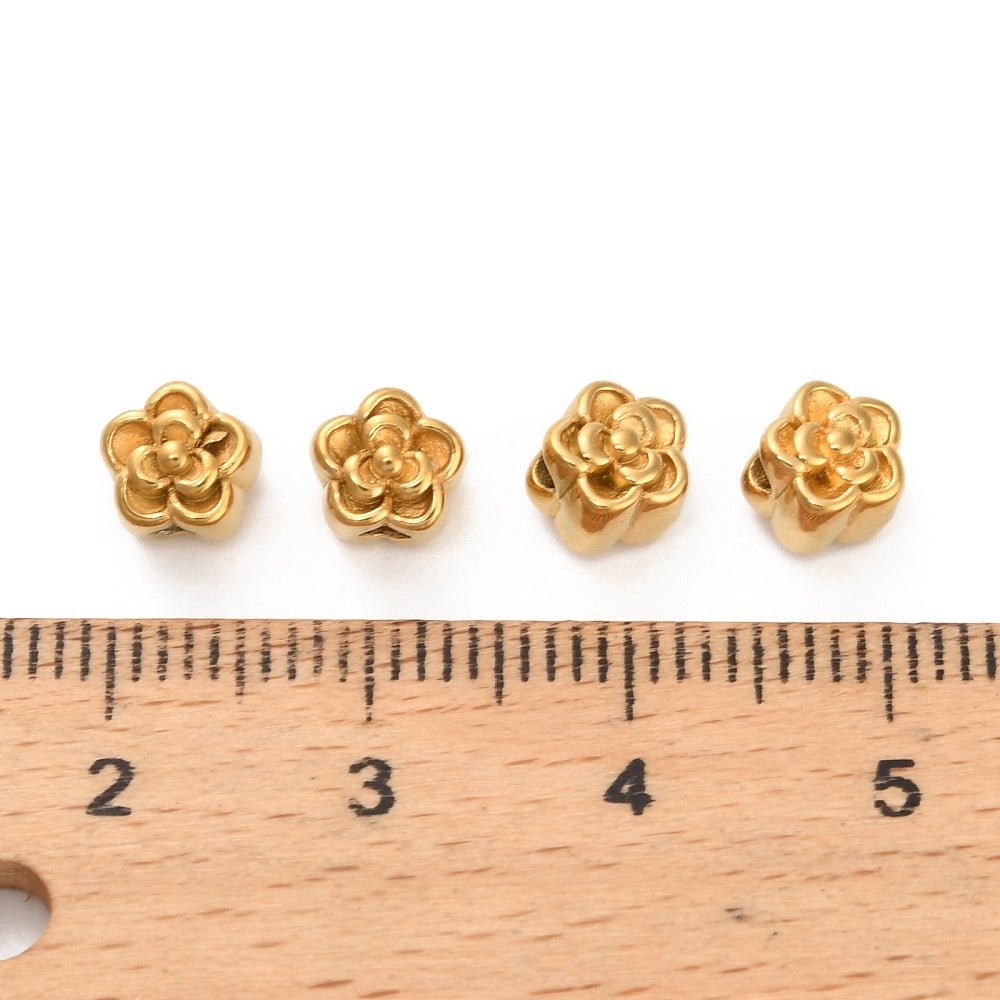 Vandfaste Blomster Perler – 18K Forgyldt Stål (6x6mm) 4 stk. - Uniq Perler - 119951