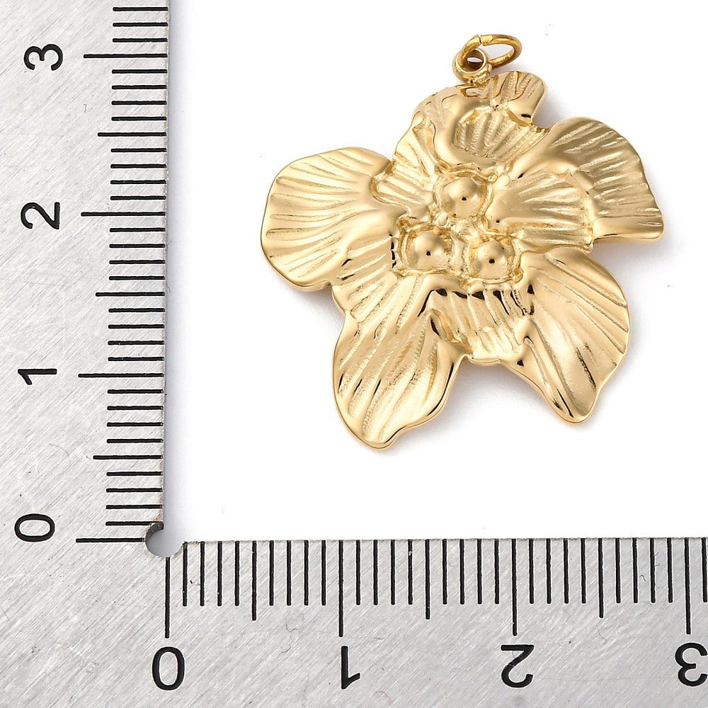 Vandfaste Blomster Vedhæng Med Rhinsten – 18K Forgyldt Stål (25x24mm) - Uniq Perler - 119122
