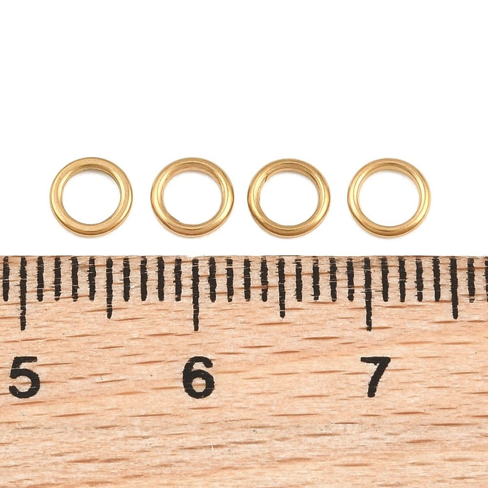 Vandfaste Lukkede Øskner – 18K Forgyldt Stål (5x0,8mm) 10 stk - Uniq Perler - 126272