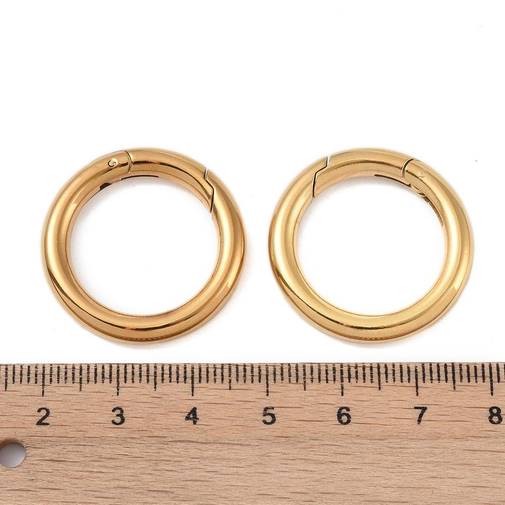 Vandfaste Spring Gate Låse – 18K Forgyldt Stål (28x3,8mm) - Uniq Perler - 124127