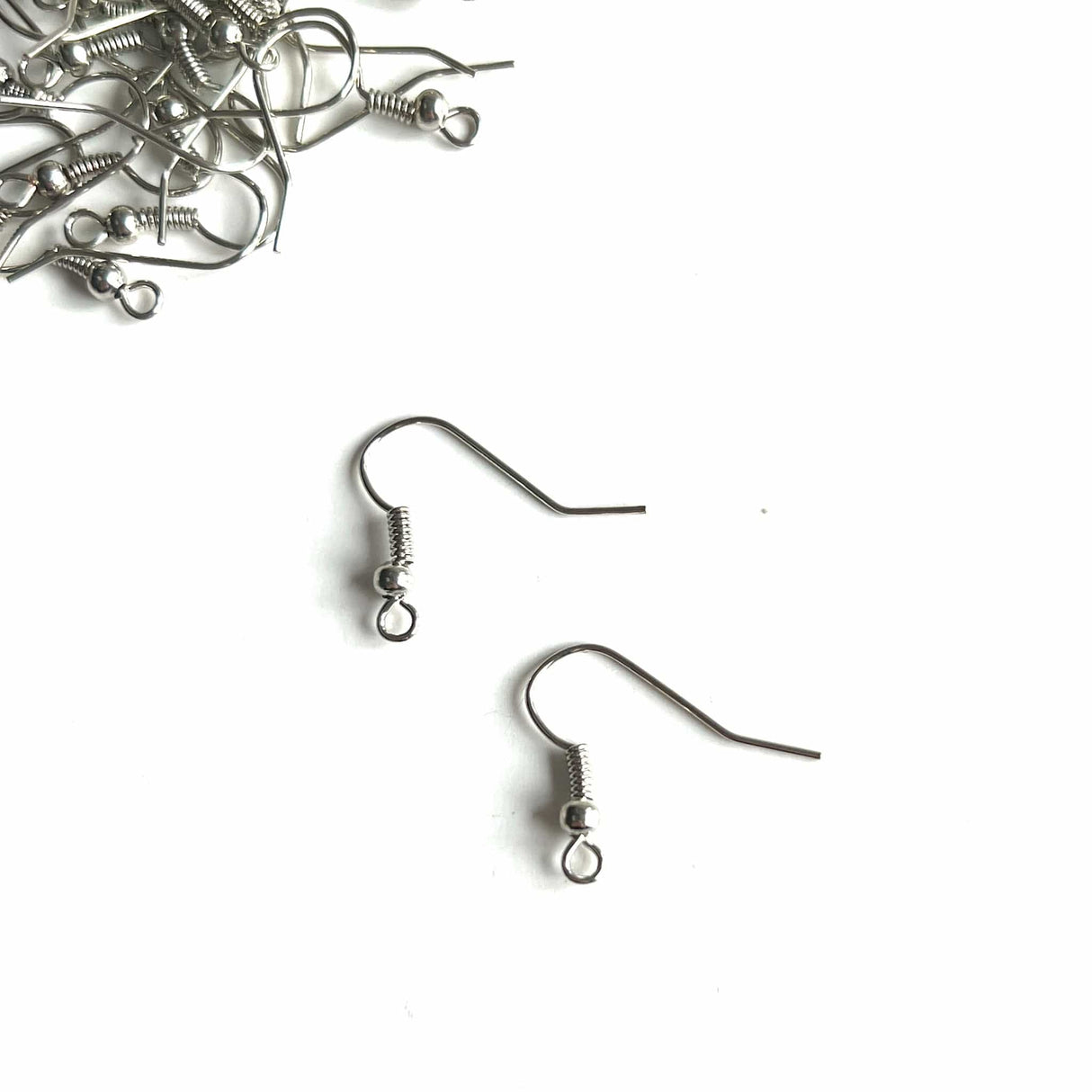 Klassiske Ørekroge, Stålfarvet Messing, 12 Par - Uniq Perler - 78941561