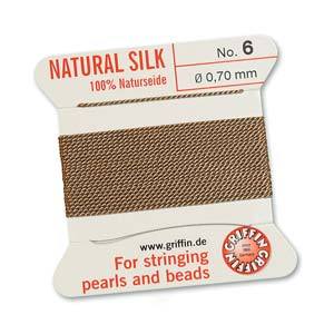 Silkesnor med Nål – Beige (0,70mm, 2m) - Uniq Perler - 841054002141