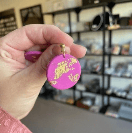 DIY: Fimo øreringe med guld flager - Uniq Perler