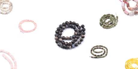 Opalens farverige verden: Dyk ned i halvædelstenens historie, værdi og symbolske kraft - Uniq Perler