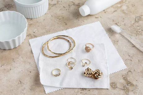 Sådan gør du dine smykker rene - Uniq Perler