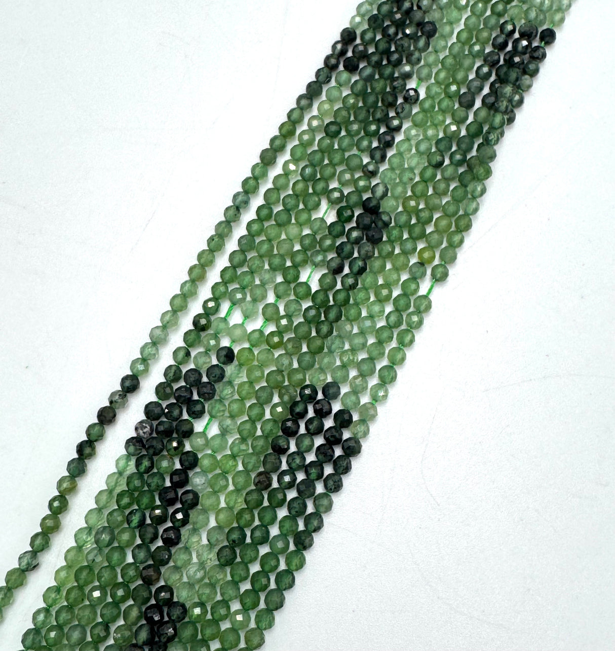 Jade-Perlen – Farbverlauf, facettierte runde Perlen (3~3,5 mm) 