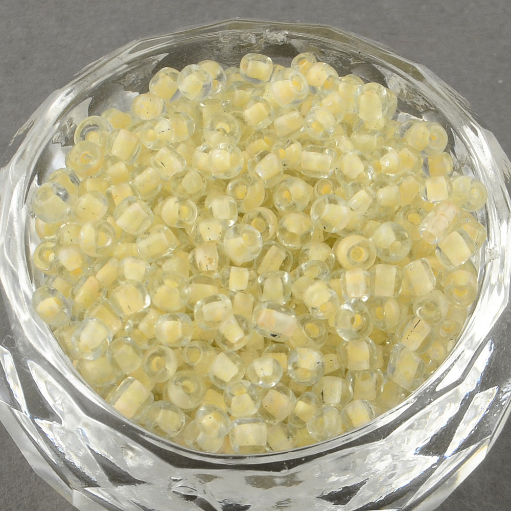 Seed beads 12/0 i lysegul med farvet kerne, 2 mm, 454 g – billede 2
