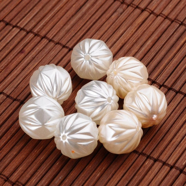 Akryl Perler Med Flot Mønster, Hvid, 14x13mm, 10 stk. - Uniq Perler - 111823