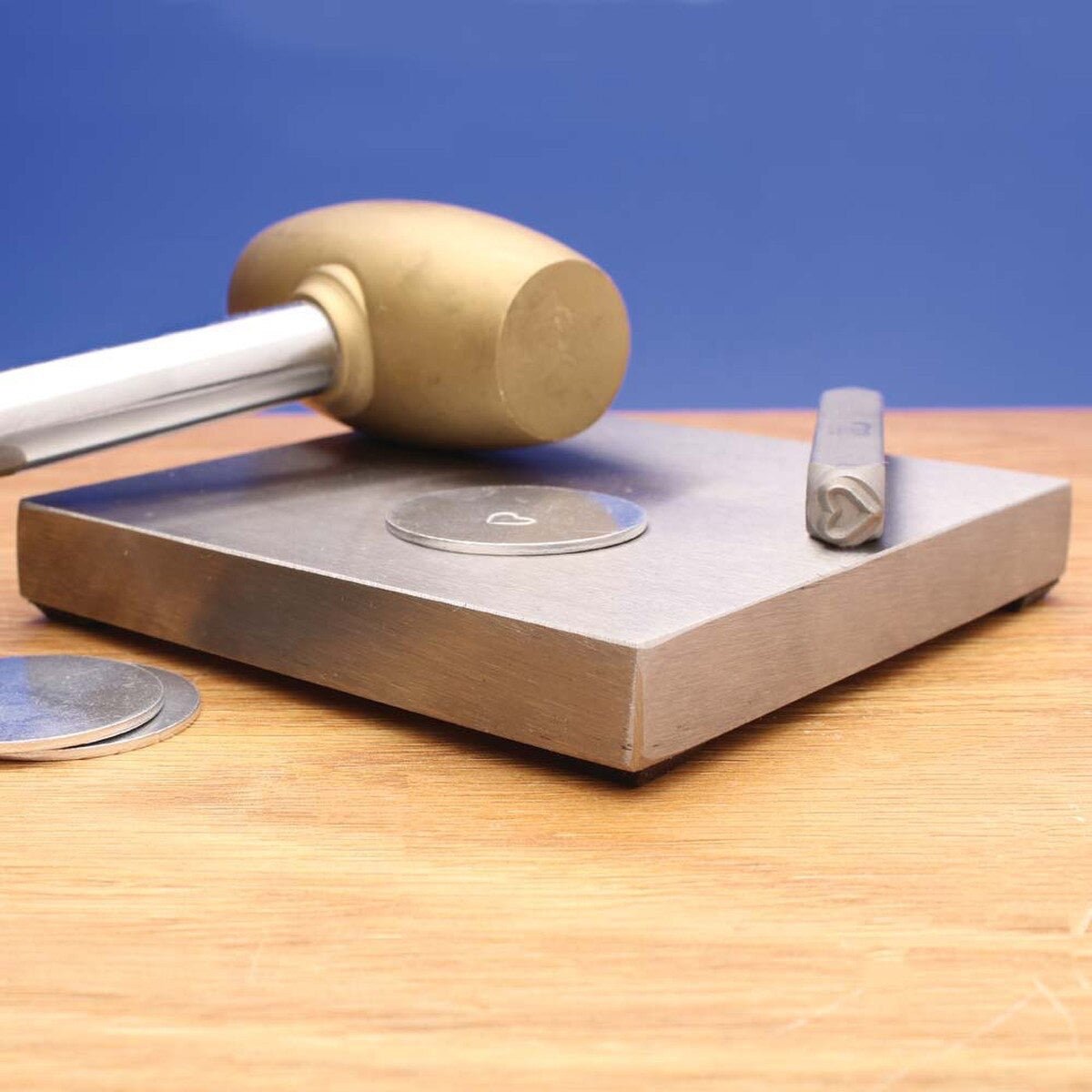 Beadsmith Stål Block med gummifötter – Smyckesverktyg för Präglning och Formning - Uniq Perler - 