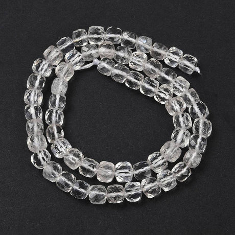 Bjergkrystal – Mange Facetteret Kube Form (6 - 7x6 - 7mm) - Uniq Perler - 115244