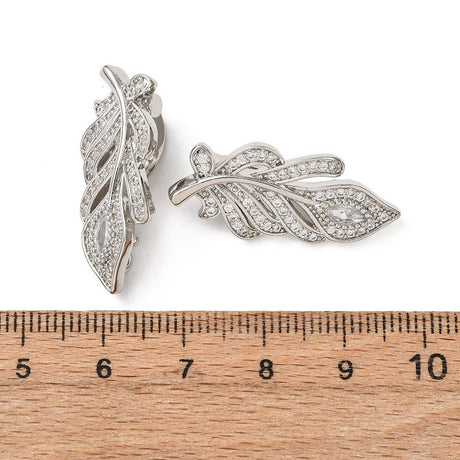 Blad Twister Lås Med Zirkonia – Platinbelagt Messing (30x13.5x9.5mm) - Uniq Perler - 119100