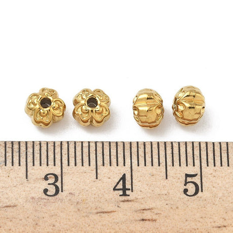 Blomst Perler i Forgyldt Stål – (6mm, 6 stk) - Uniq Perler - 