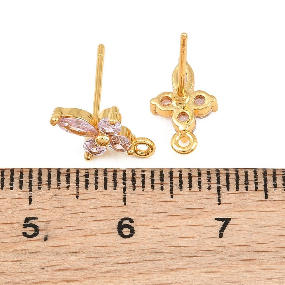 Blomster Ørestikkere Med Pink Zirkonia – 18K Forgyldt Messing (12x7,5mm) - Uniq Perler - 125762