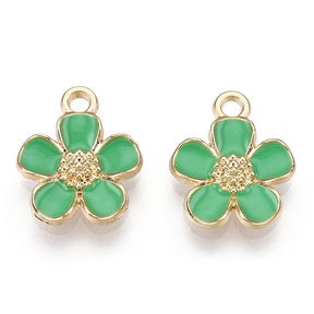 Blomster Vedhæng Med Grøn Emalje, Forgyldt, 16x13mm, 6 Stk - Uniq Perler - 111836
