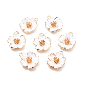 Blomster Vedhæng Med Hvid Emalje, 23x19mm, 4 stk. - Uniq Perler - 111828
