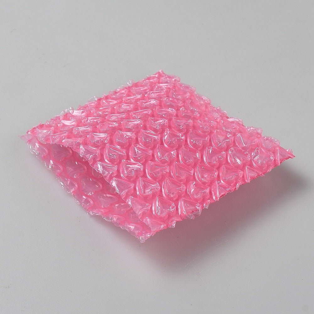 Bobleplast Med Hjerter – Cerise, Firkantet (10x10,5x0,5cm) 50 stk. - Uniq Perler - 124289