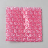 Bobleplast Med Hjerter – Cerise, Firkantet (10x10,5x0,5cm) 50 stk. - Uniq Perler - 124289