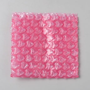 Bobleplast Med Hjerter – Cerise, Firkantet (10x10,5x0,5cm) 50 stk. - Uniq Perler - 124289