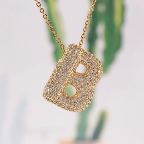 Bogstav Vedhæng Med Zirkonia - Flere forskellige – 18K Forgyldt Messing (22mm) - Uniq Perler - 118308