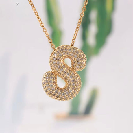 Bogstav Vedhæng Med Zirkonia - Flere forskellige – 18K Forgyldt Messing (22mm) - Uniq Perler - 118321