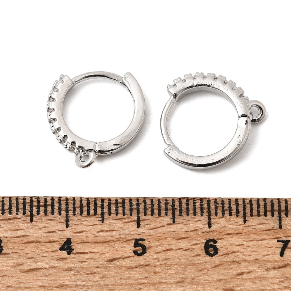 Huggie Creoler Med Kubisk Zirkonia – Långvarig platinabelagd mässing (15x14,5mm)