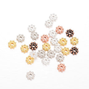 Daizy Messingpärlor – Blandade färger (5x1,5mm), 50 st - Uniq Perler - 115974