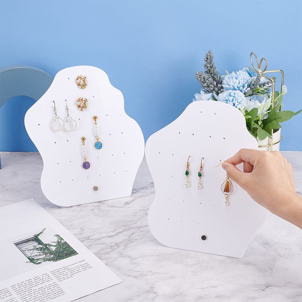 Display Til Ørestikkere I Akryl – Hvid Skyform (19,2x22,5cm) - Uniq Perler - 112189