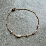 DIY Vandfast Ankelkæde – Stålfarvet Kæde & Hvide Perler - Uniq Perler - 8466788