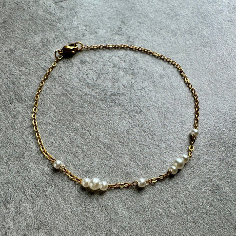 DIY Vandfast Ankelkæde – Stålfarvet Kæde & Hvide Perler - Uniq Perler - 8466788