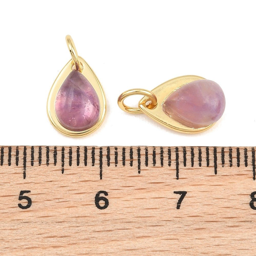 Dråbeformet Ametyst Vedhæng – 18K Langtidsholdbar Forgyldt Messing (11x8x5mm) 1 stk. - Uniq Perler - 123623