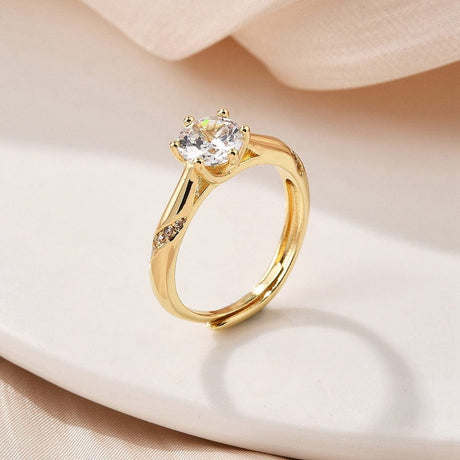 Enkel Og Forgyldt Regulerbar Ring Med Klar Zirkonia Sten - Uniq Perler - 114571