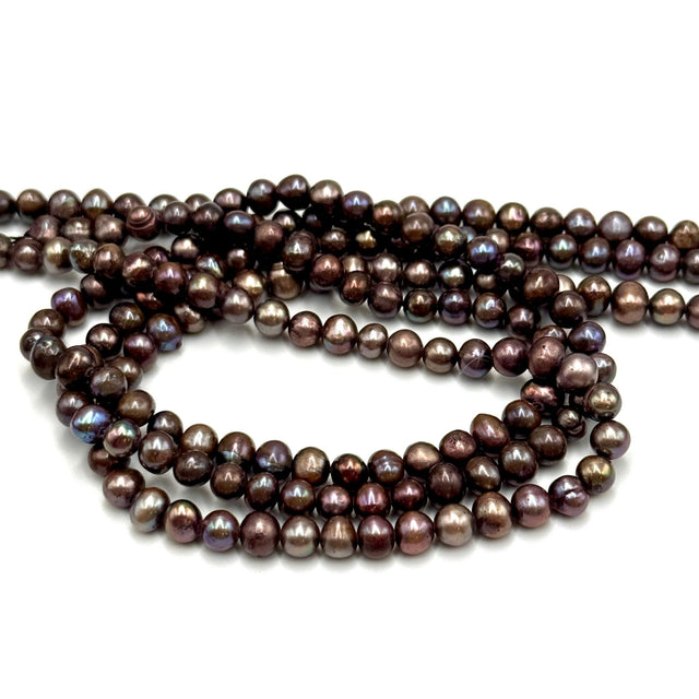 Farvet Ferskvandsperler, Brun, 5 - 6mm - Uniq Perler - 452037