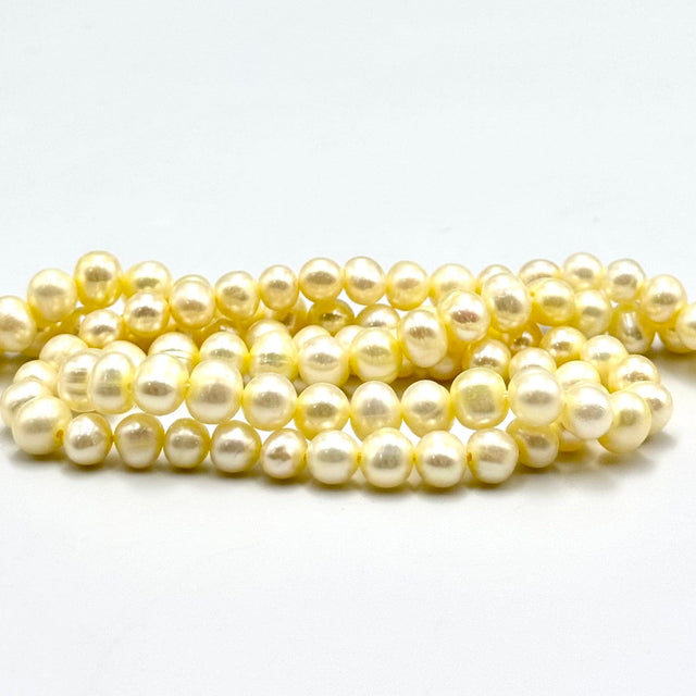 Farvet Ferskvandsperler, Lys Gul, 5 - 6mm - Uniq Perler - 955778