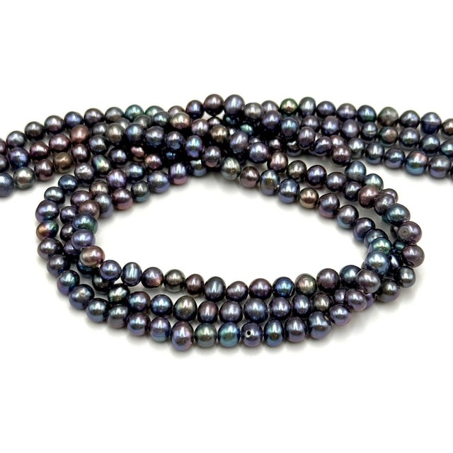 Farvet Ferskvandsperler, Peacock, 5 - 6mm - Uniq Perler - 293639