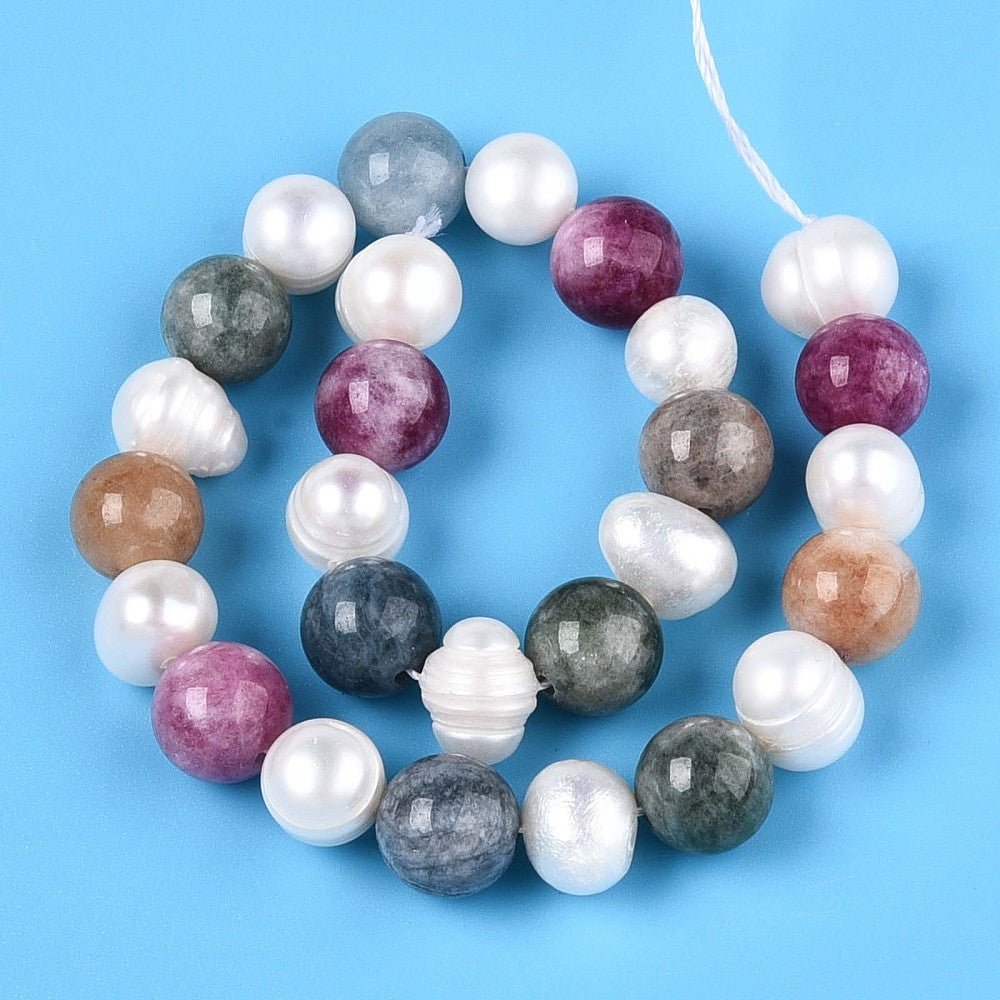 Farvet Naturlig Hvid Jade & Ferskvandsperler – Runde/Patato Perler (8~9mm, Streng) - Uniq Perler - 