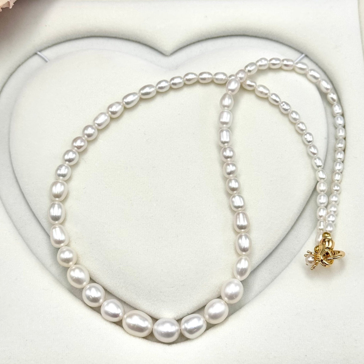 Ferskvandsperle Halskæde Med Forgyldt Lås - Premium, (60cm) - Uniq Perler - 115153