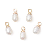 Ferskvandsperle Vedhæng – Risform med Forgyldt Ophæng Cremehvid (2 stk) - Uniq Perler - 