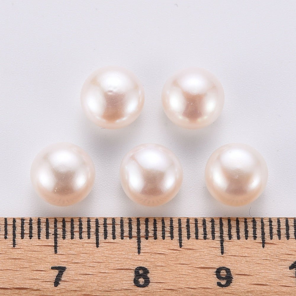 Ferskvandsperler – Halvborede, Halvrunde, Hvide (8~8,5x6mm) 2 stk. - Uniq Perler - 123062