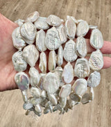 Ferskvandsperler – Hvid, Barok Let Dråbeformet, Grade AA (17 - 18mm) - Uniq Perler - 0000013591