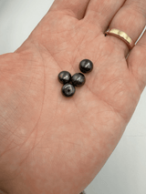 Ferskvandsperler - Topboret/Anboret- Sort -(7-7,5mm) 2 stk. - Uniq Perler - 125488