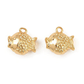 Fish pendant, 18K gold-plated durable brass, (9.5x9.5x5mm) - Uniq Perler - 115486