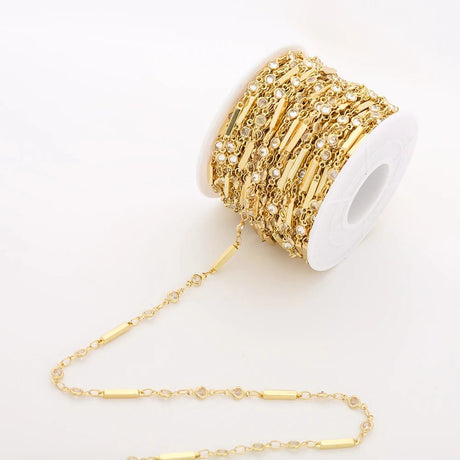 Forgyldt Messing Kæde – Håndlavet med Zirkonia Sten (1 Meter) - Uniq Perler - 