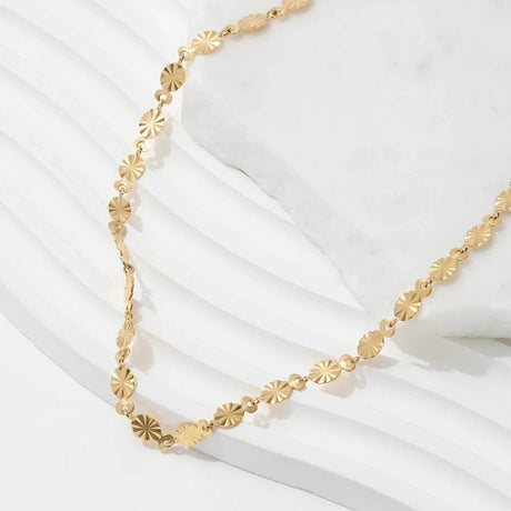 Forgyldt Stål Halskæde Med Solstråle Mønster (40+5cm) - Uniq Perler - 115572