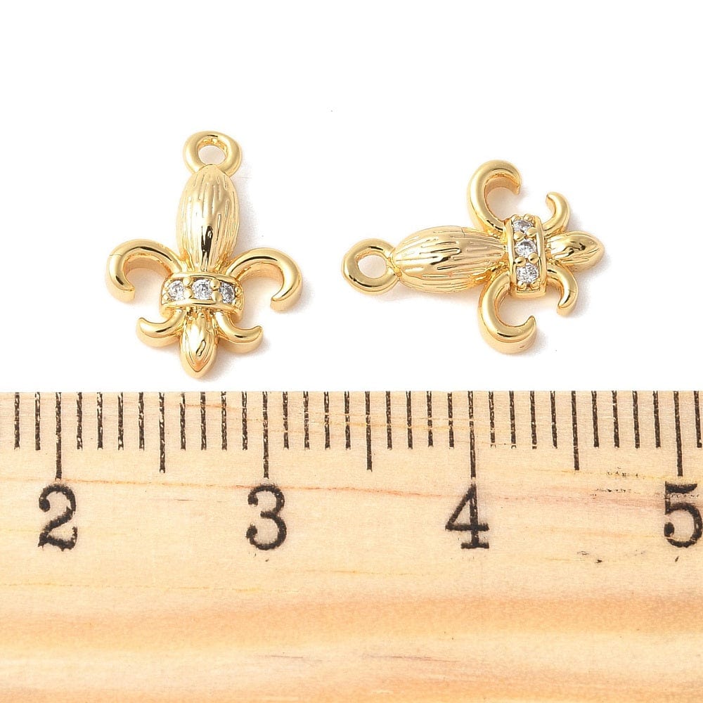 Fransk Lilje Vedhæng Med Zirkonia Sten, Langtidsholdbar Forgyldt, 12,5x9,5mm - Uniq Perler - 180029