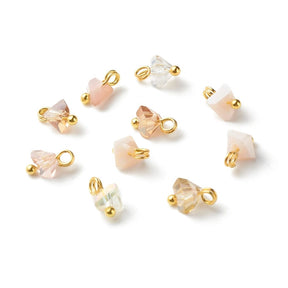 Glass Pendant – Antique White/Beige, Triangle Shape (8x6x4.5mm) 8 pcs - Uniq Perler - 115526